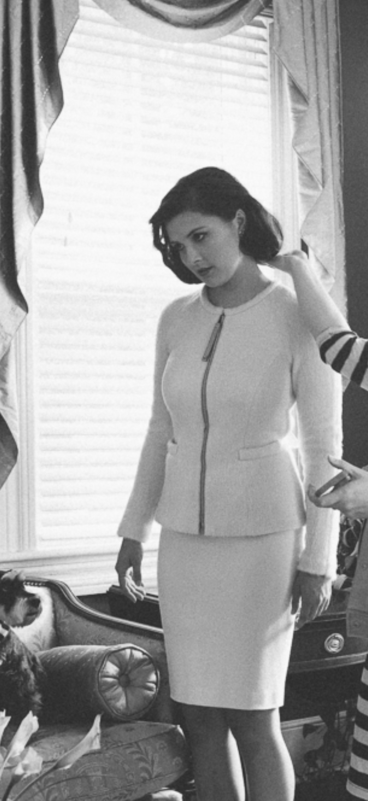 Model in faux bob KS Luxe