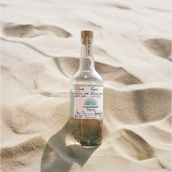 Una botella de Tequila Blanco Casamigos