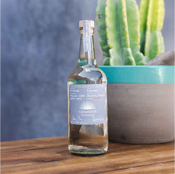 Una botella de Tequila Cristalino Casamigos