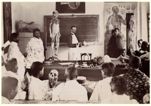 Anatomy lesson in Africa Medical school, 1902. Archives nationales d’outre-mer