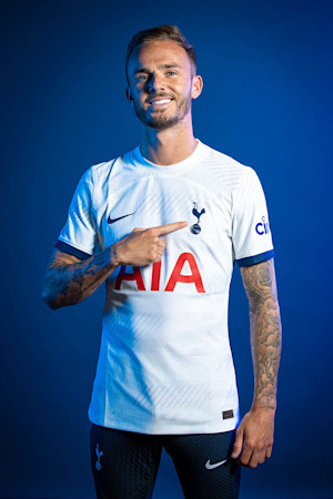 eComm Editorial HP - Collections Item 2 - Richard Young - Image - 14031741h