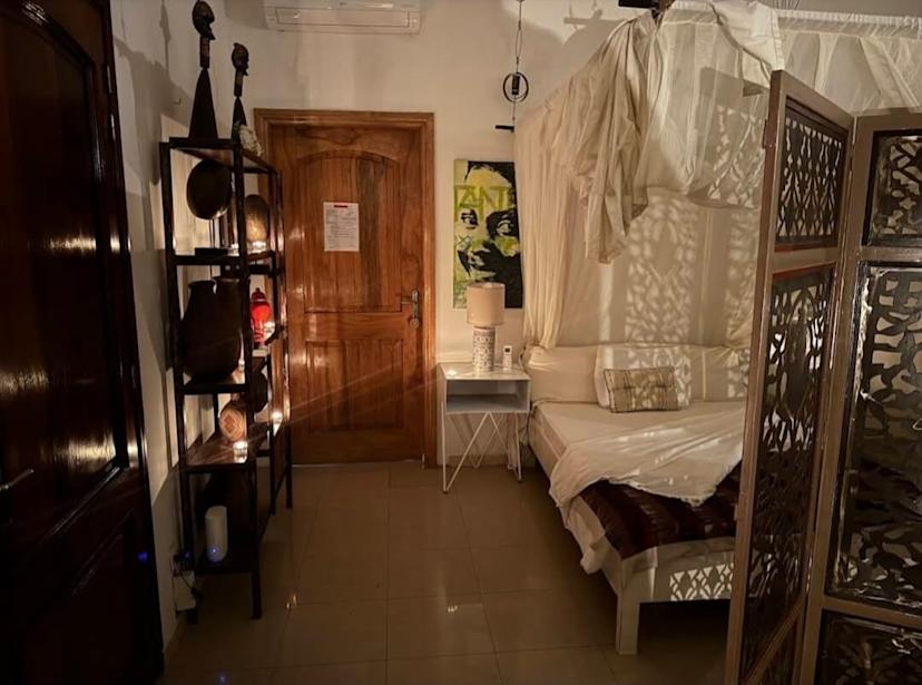 privacy-screen-bed-shelf-and-door