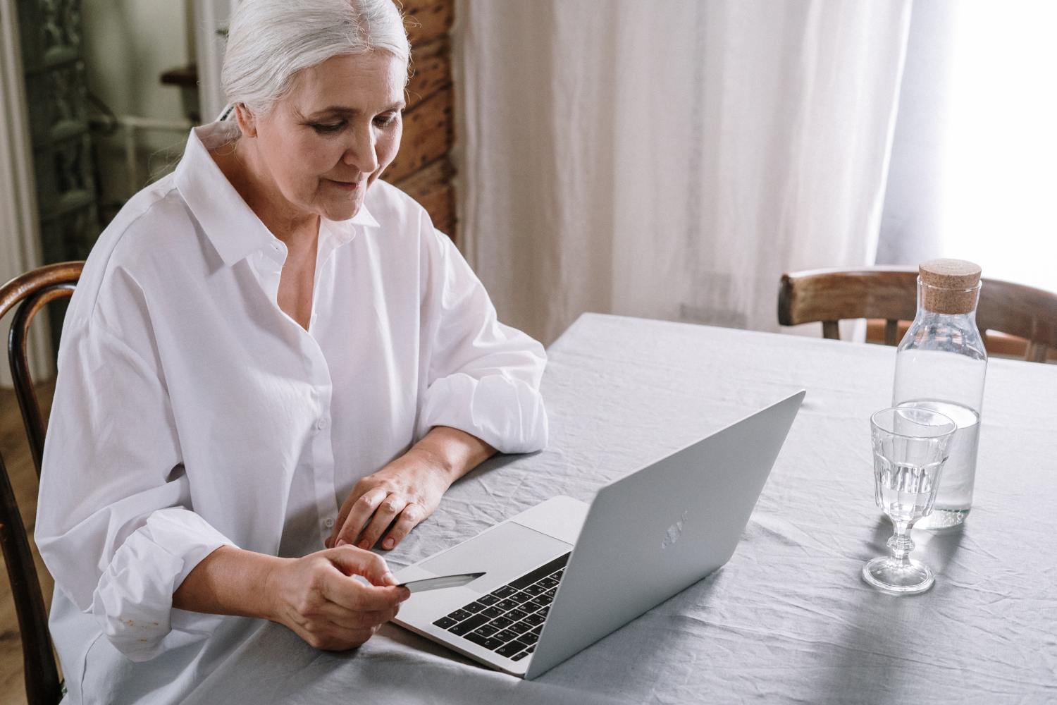 Woman on laptop researching about beneficiary deed states.