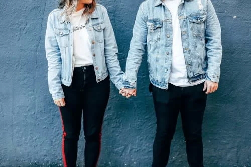 An-unmarried-couple-holding-hands-outside.