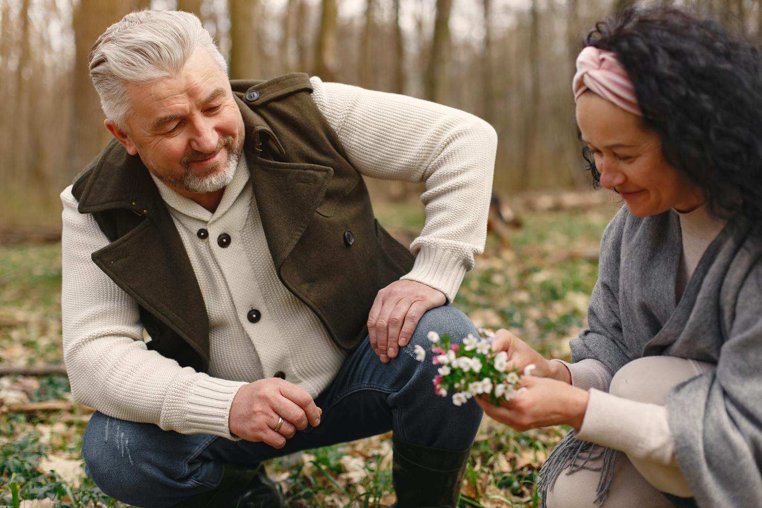 Couple gathering flowers after learning about full authority vs limited authority in probate sales.