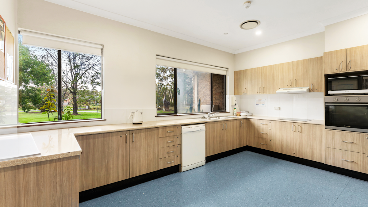Kitchen with a u-shaped design, light wooden cabinets, a dishwasher and an oven.