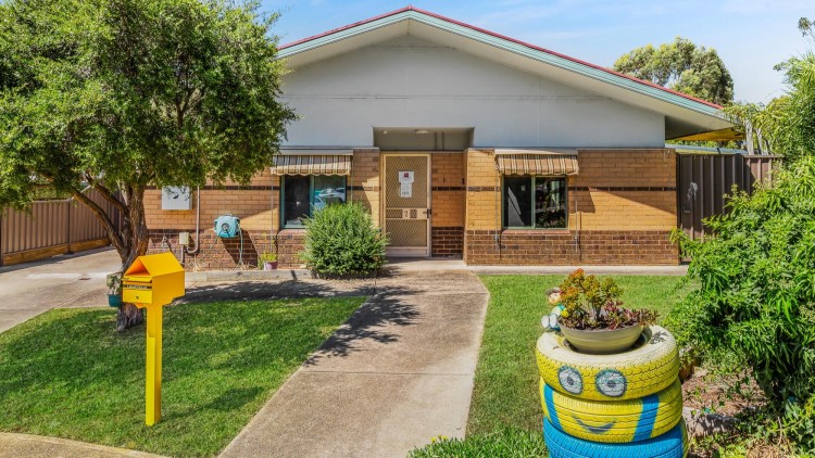 SIL Bundoora front yard