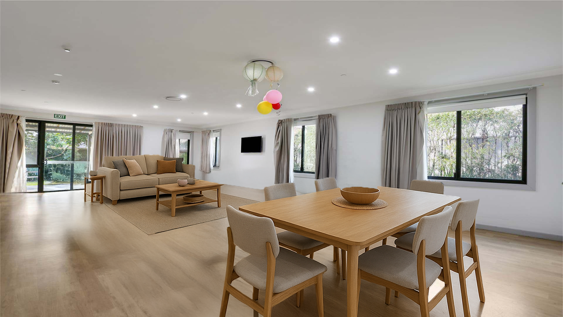 Open plan, spacious loungeroom/dining room combination.