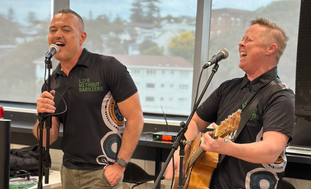 Lo and Grant perform their song 'We are fire.'