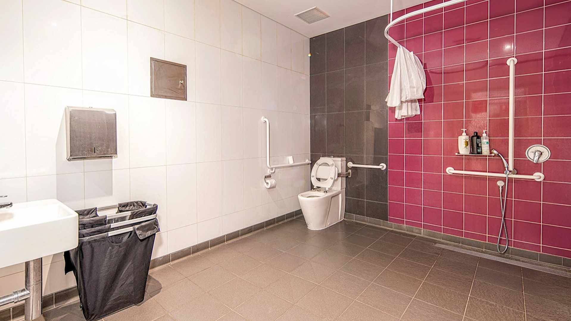 --Fully accessible bathroom with shower, tiles and basin.--