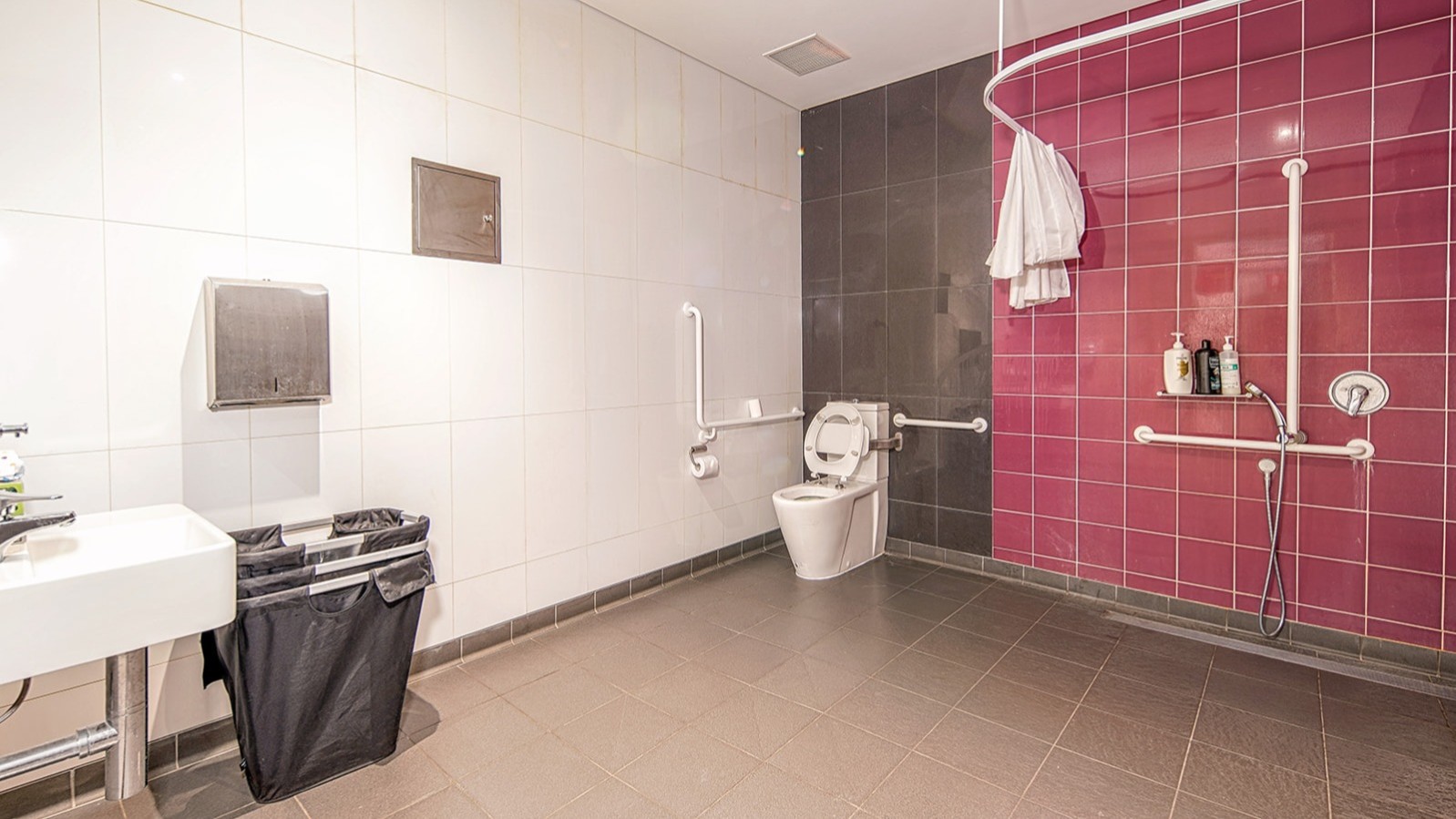 --Fully accessible bathroom with shower, tiles and basin.--