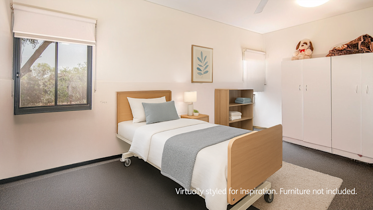 --Single accessible bed in a bedroom with BIR, windows and carpet.--