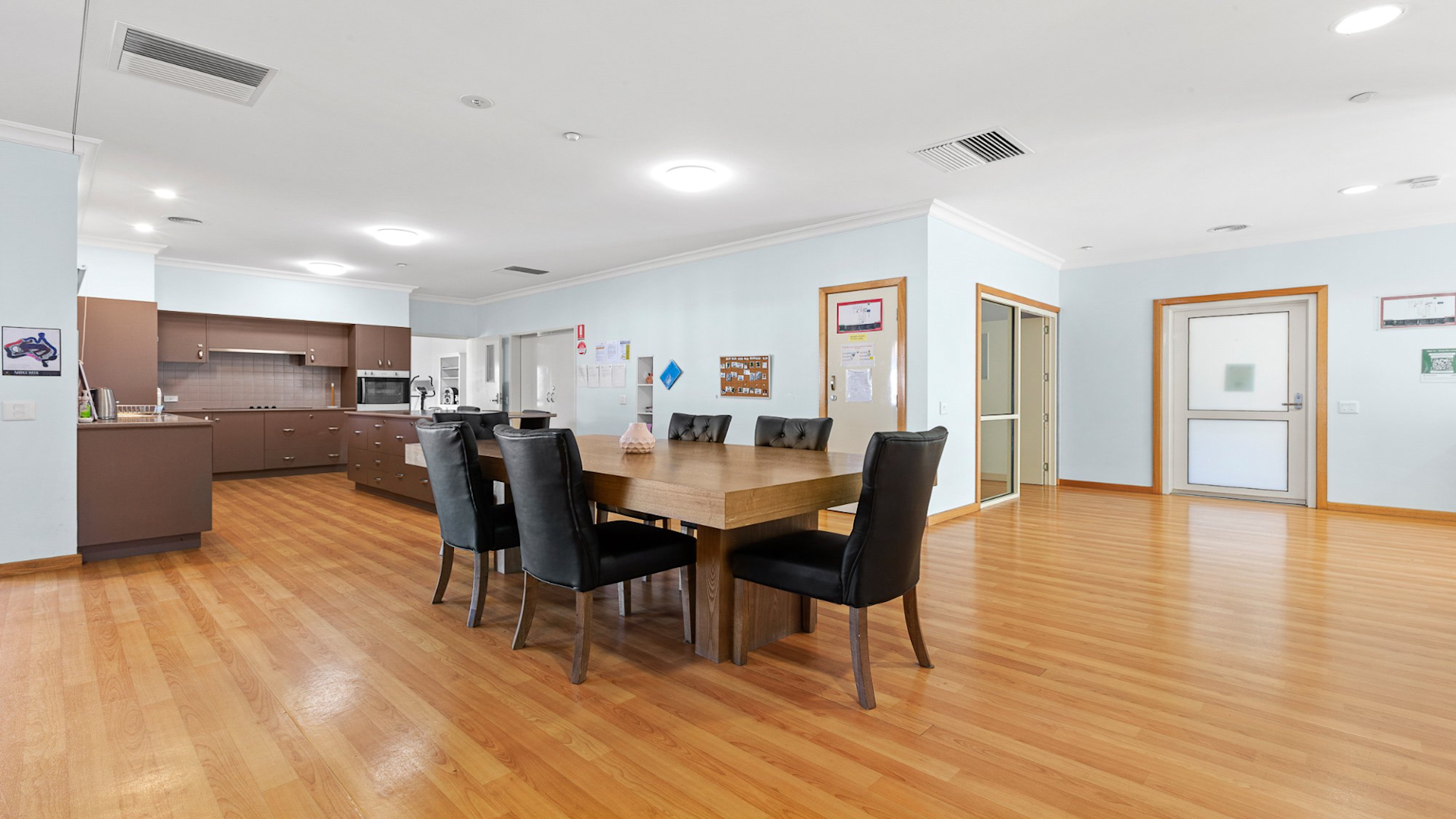 --Large open dining room next to the kitchen with a dining table that has six chairs.--