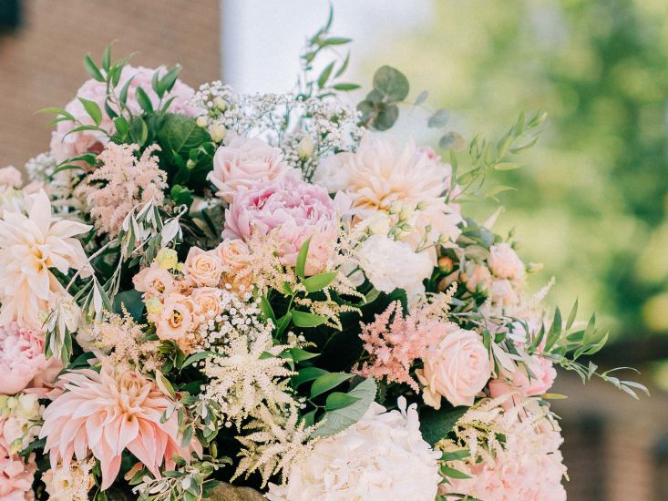 Van der Plas - nude wedding flowers