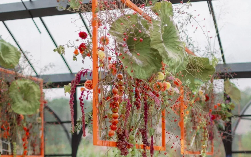 Wedding theme framing the moment -2