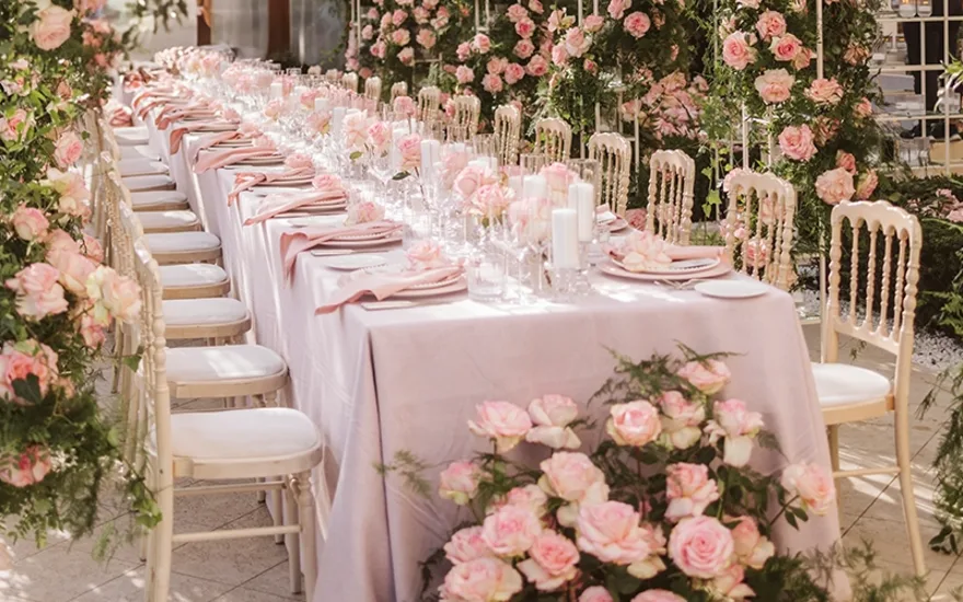 Wedding theme Soft Bloom flowers at table