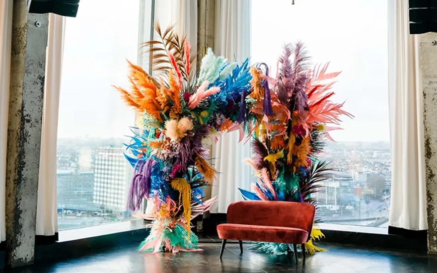 Farbige Trockenblumen-Bogen – ideal für Events & Hochzeiten