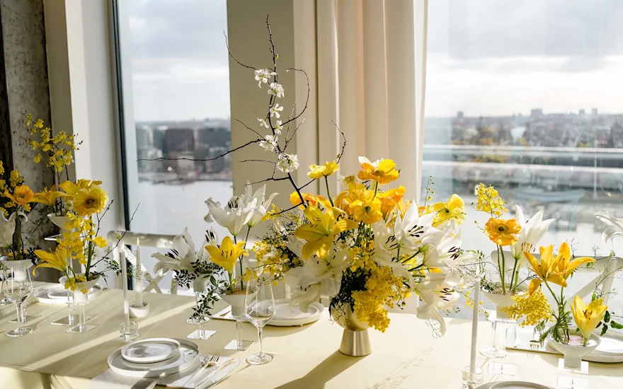 Van der Plas - wedding flowers lilies