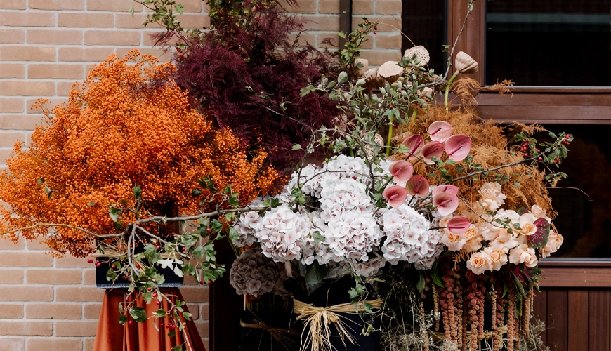 Spiced Elegance wedding theme flowers