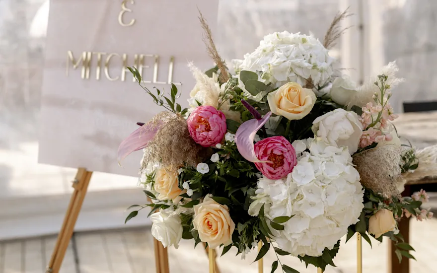 Van der Plas - wedding flowers peonies