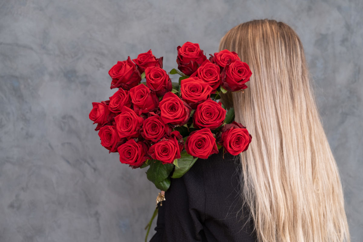 Perché le rose rosse e il giorno di San Valentino vanno di pari passo