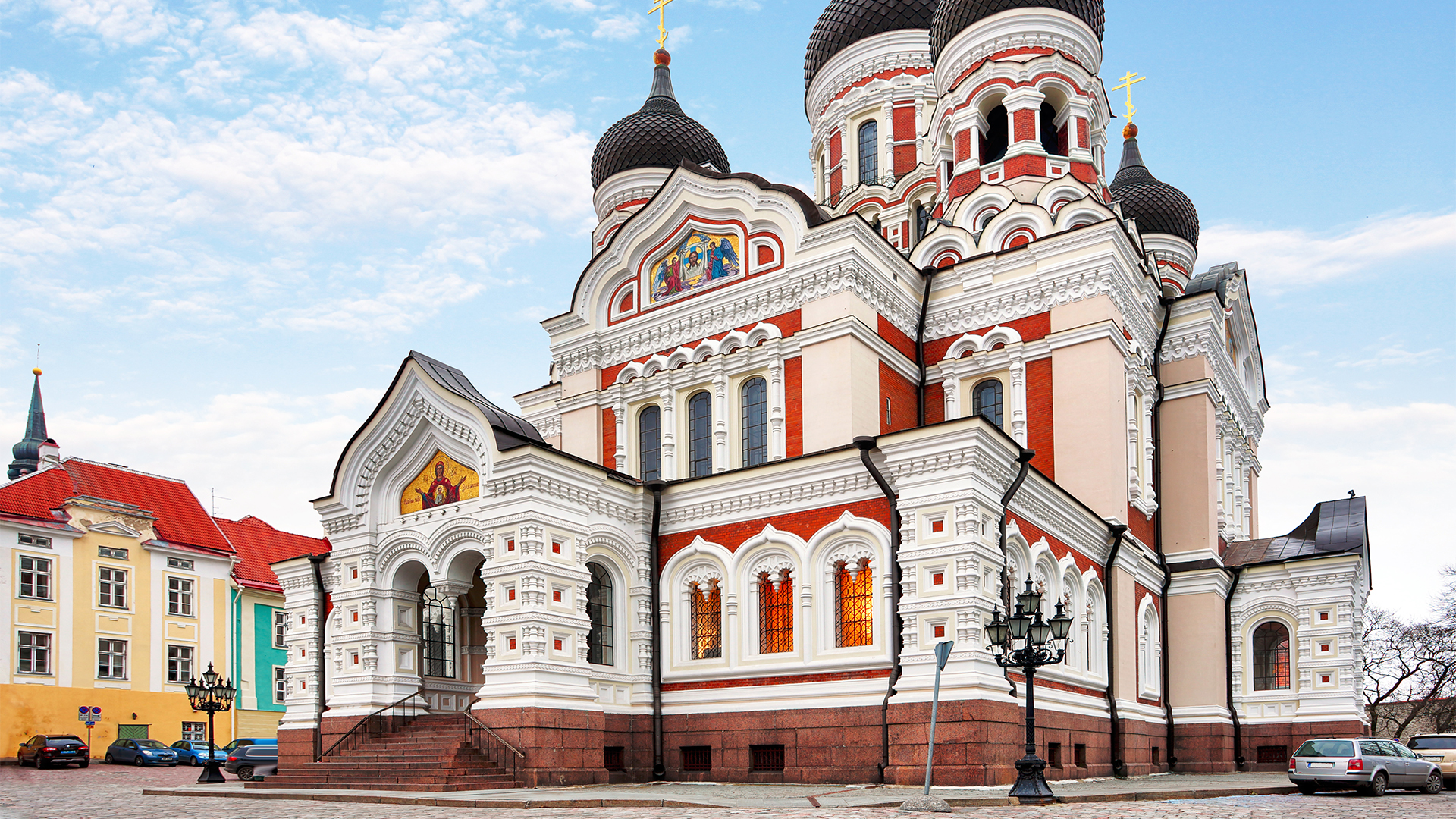 Tour Tallinn with a local guide