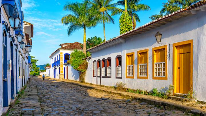 paraty-street-brazil-swiper-hero-gallery