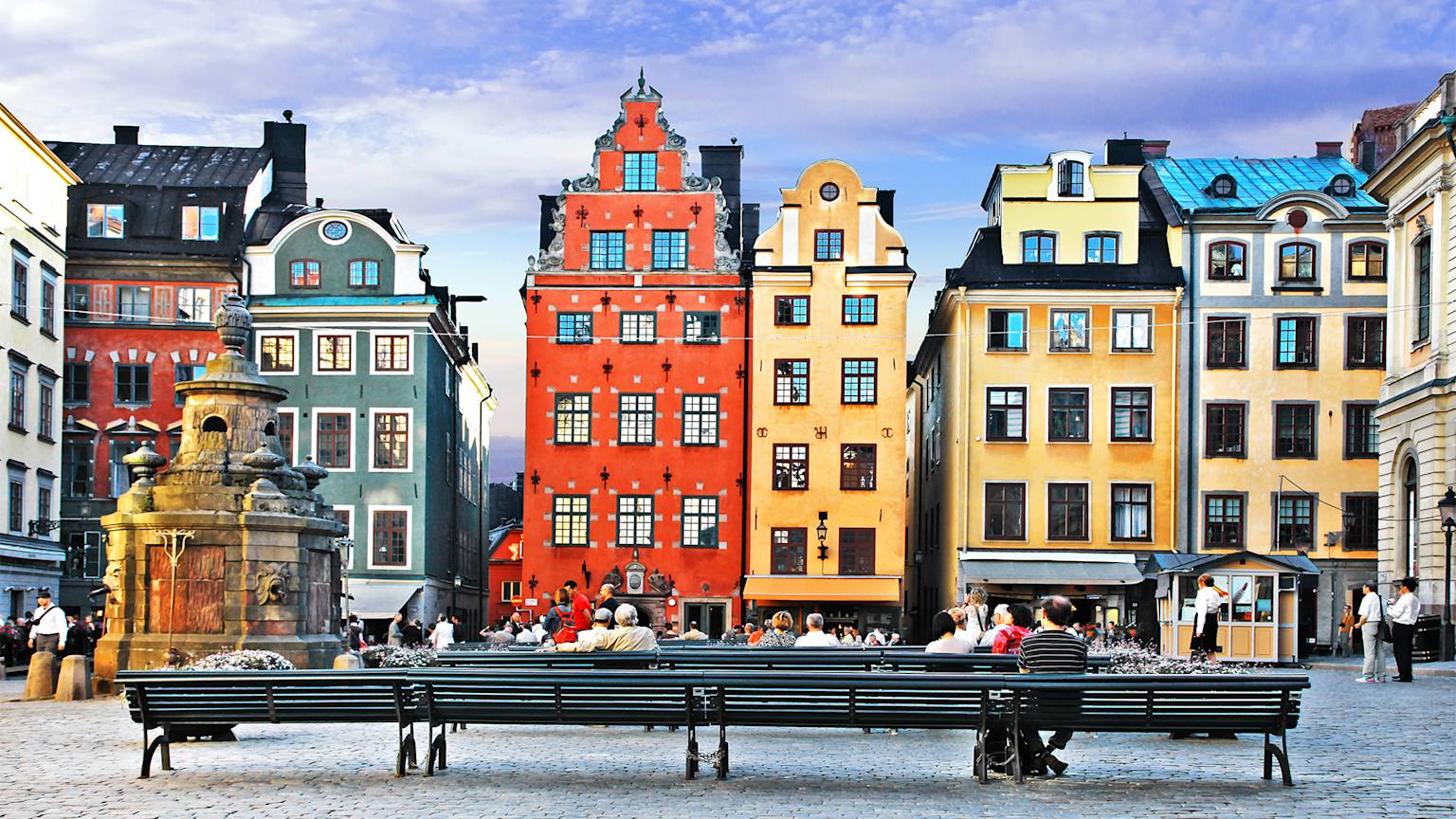 sweden-stockholm-old-town-houses-square
