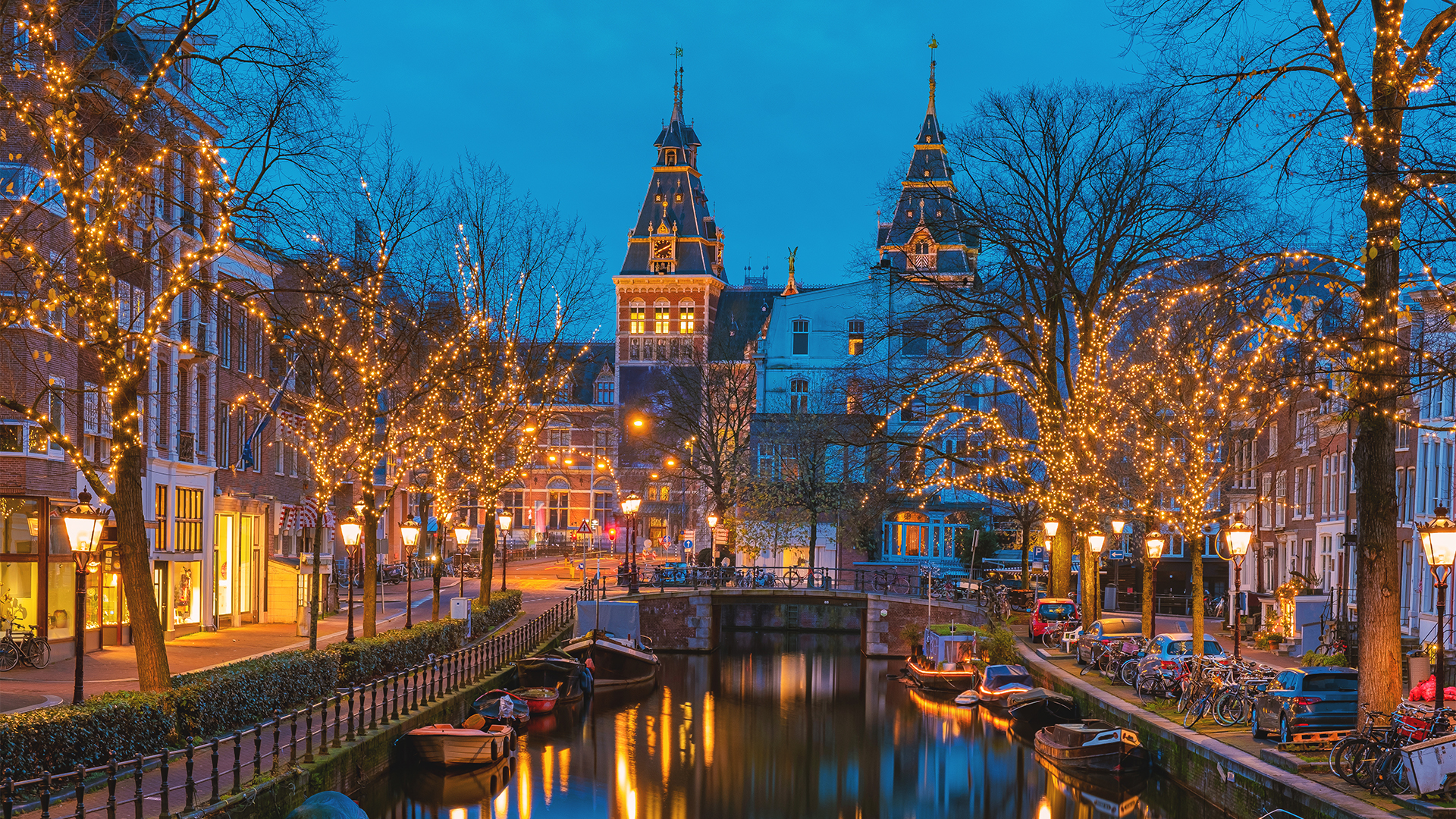 amsterdam-netherlands-christmas-light-canals-swiper-hero-gallery