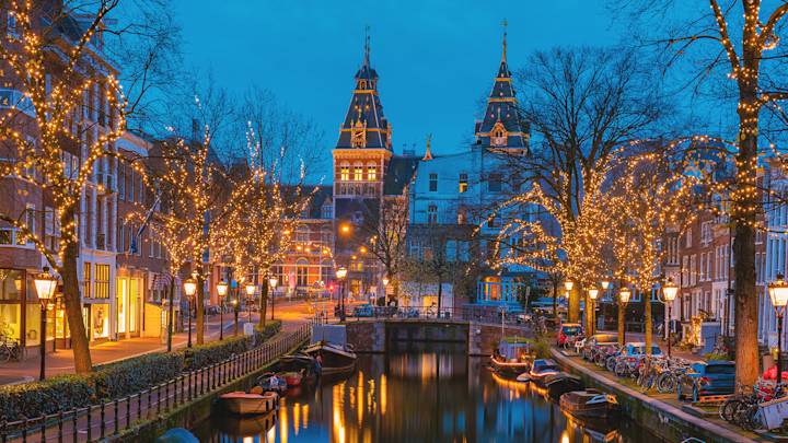 amsterdam-netherlands-christmas-light-canals-swiper-hero-gallery