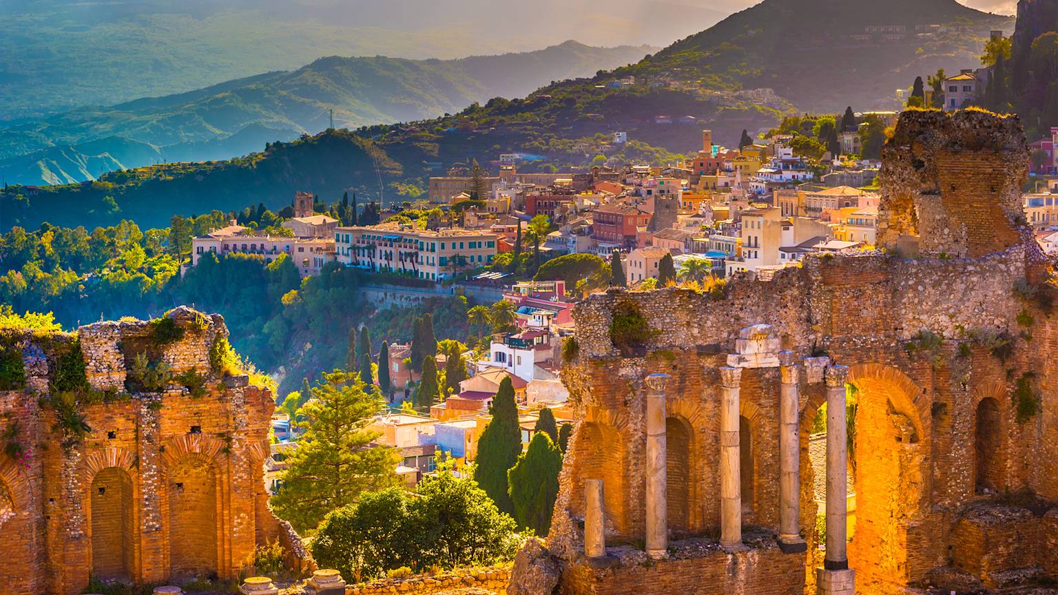 taormina-theater-sicily-italy-swiper-hero-gallery