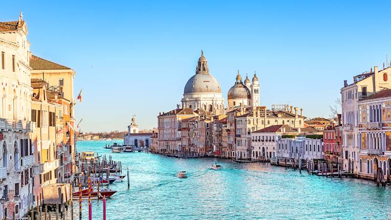 italy-country-listing-page-venice-canal