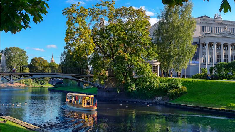latvia-country-listing-page-bastejkalns-park