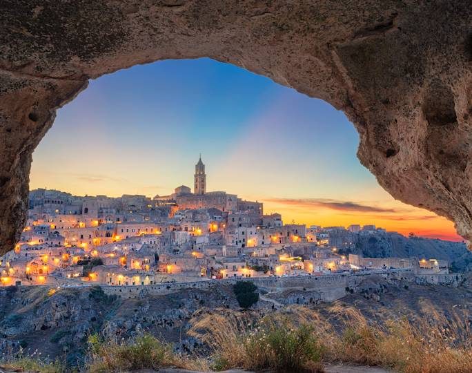see-the-ancient-cave-city-of-matera-experience