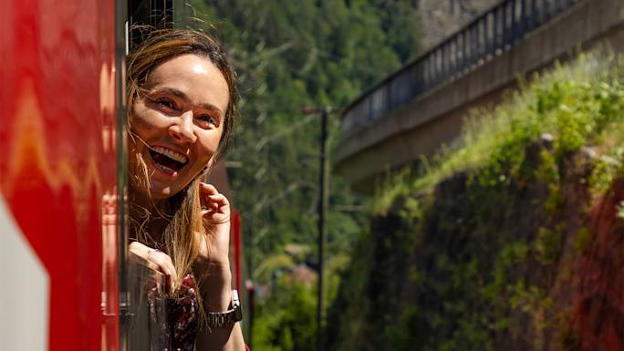 glacier-express-zermatt-st-moritz-included-experience