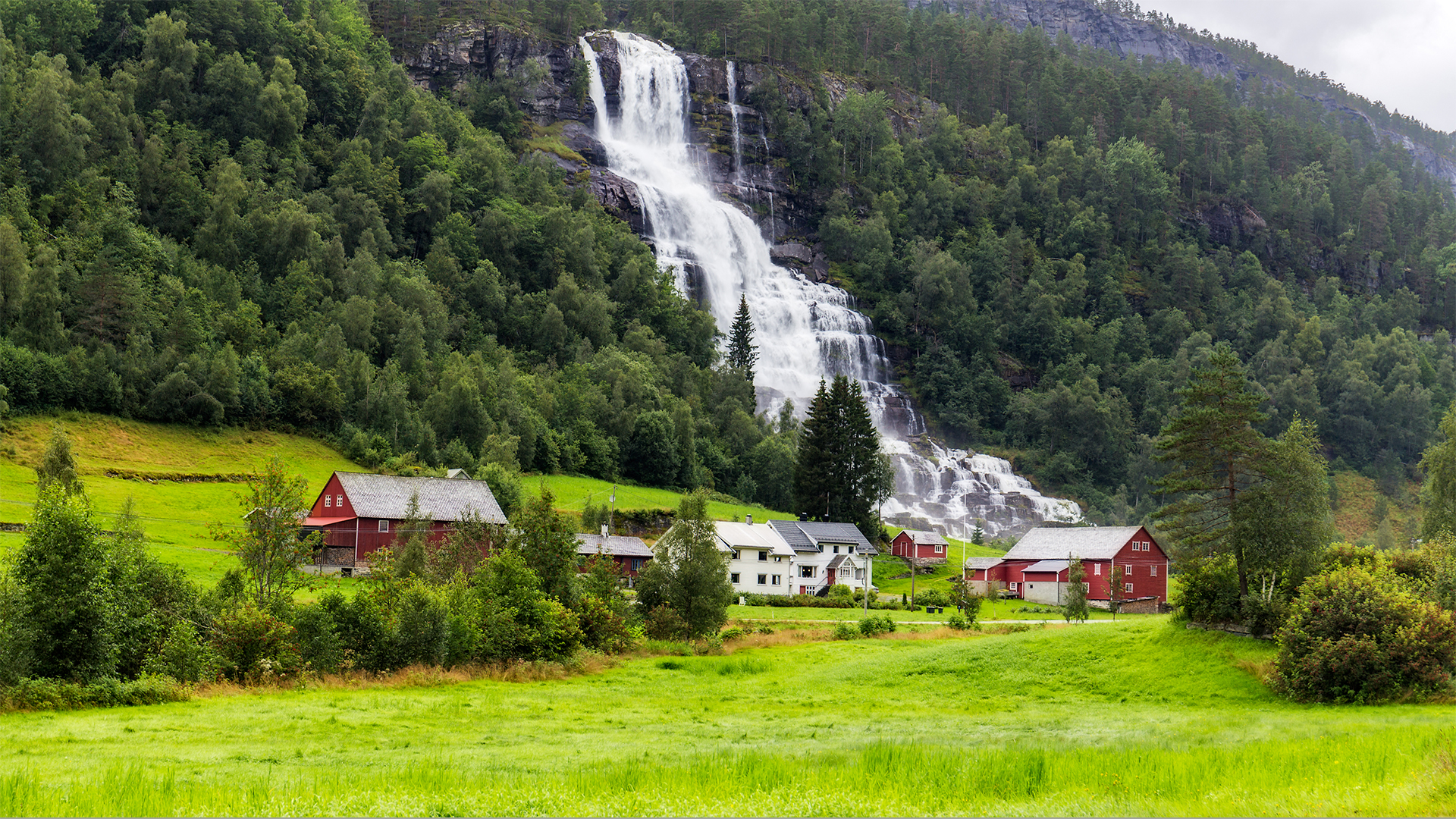 Tvindefossen-Waterfall-norway-swiper-hero-gallery