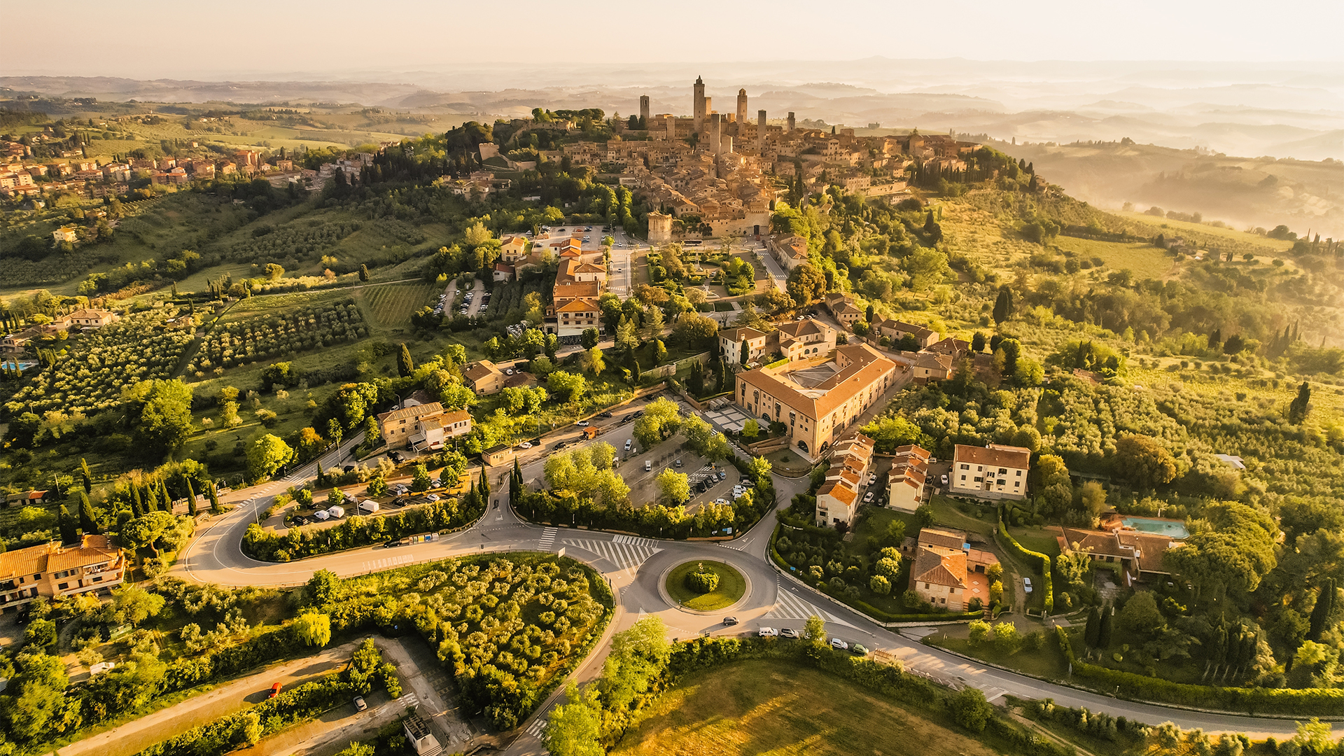 Sienna-San-Gimignano-town-in-Italy-swiper-hero-gallery