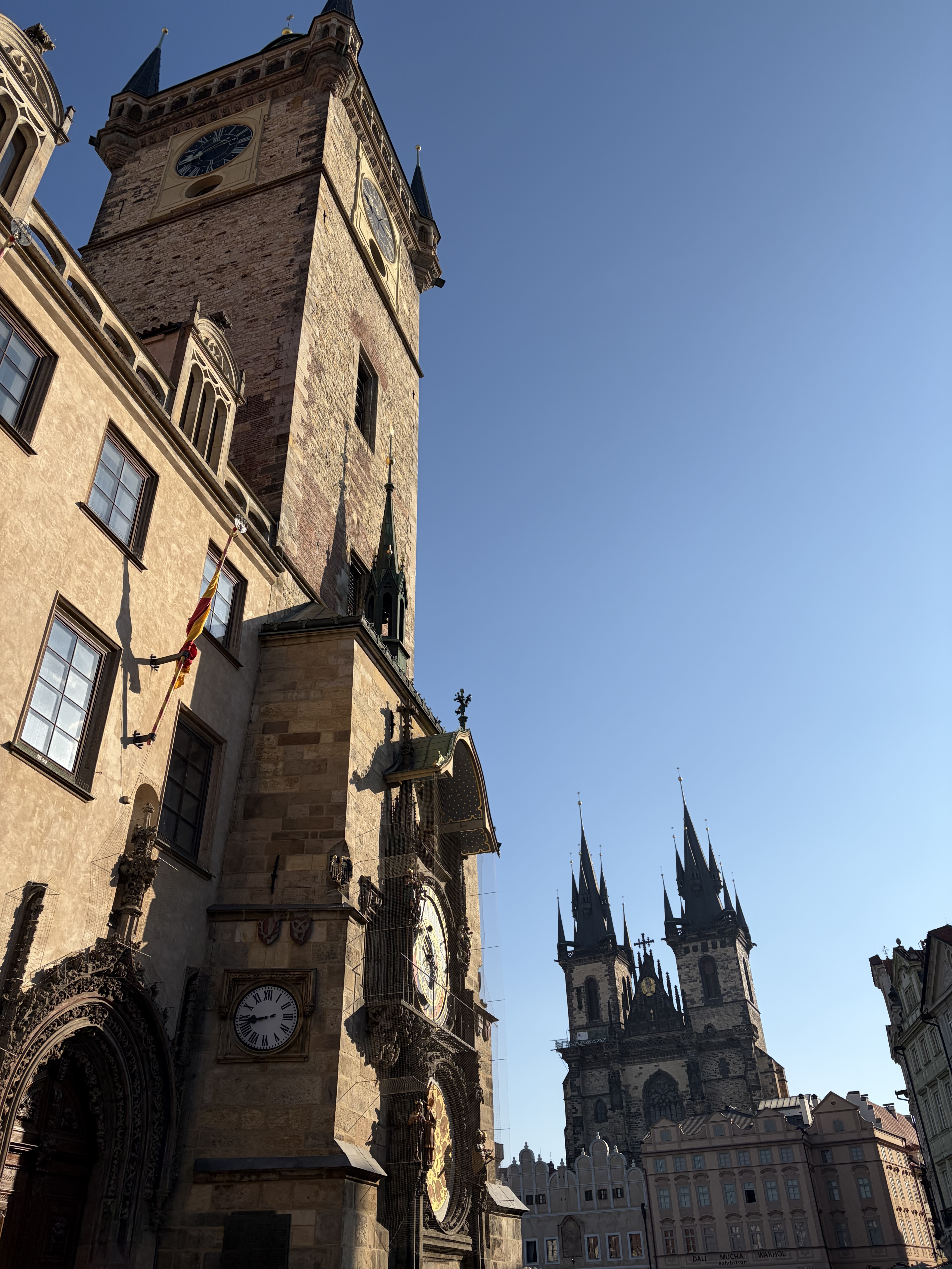 prague-czech-republic-square-old-town-_expatexplore