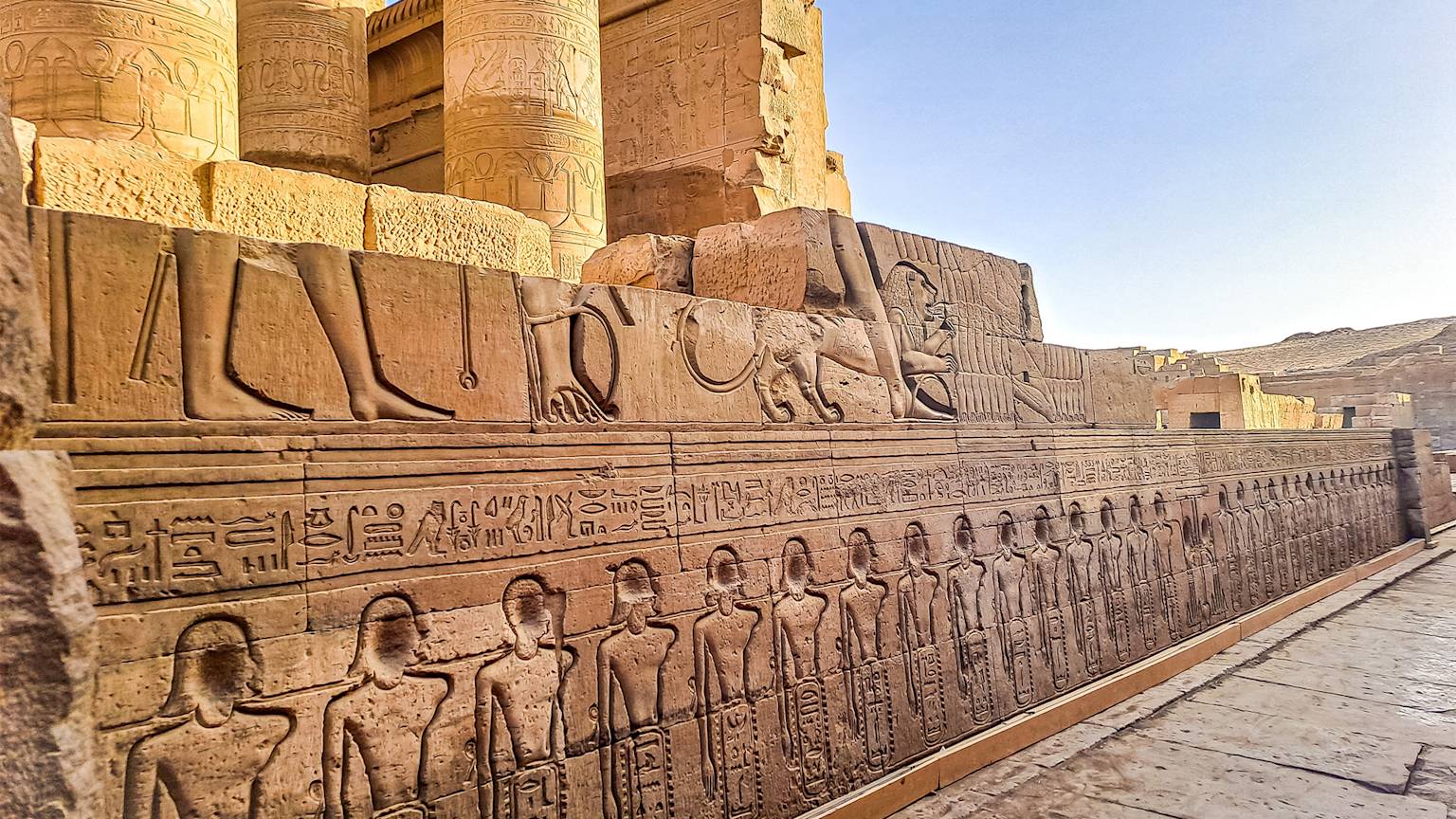temple-kom-ombo-egypt-swiper-hero-gallery