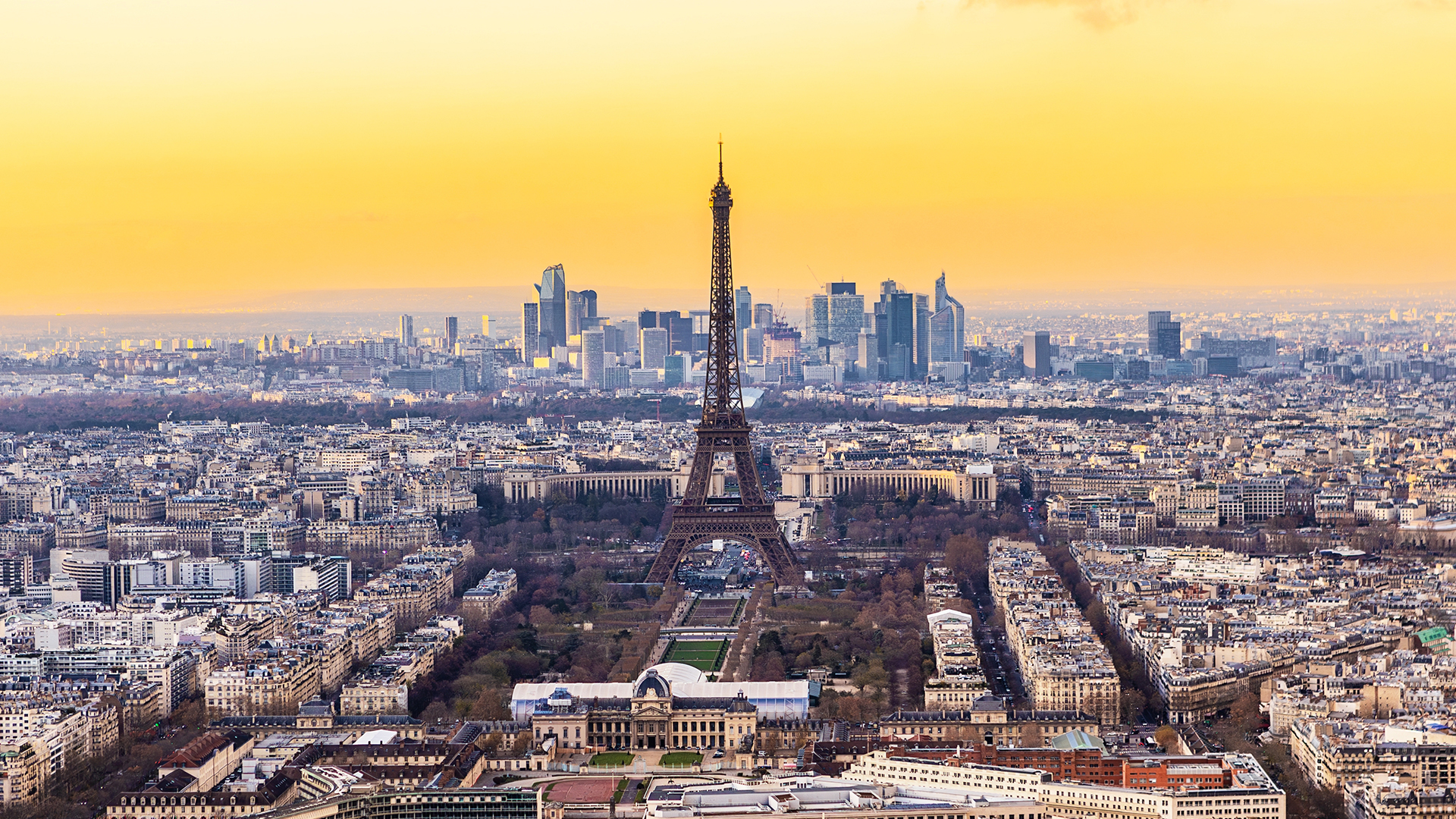 Eiffel-Tower-Paris-France-in-winter