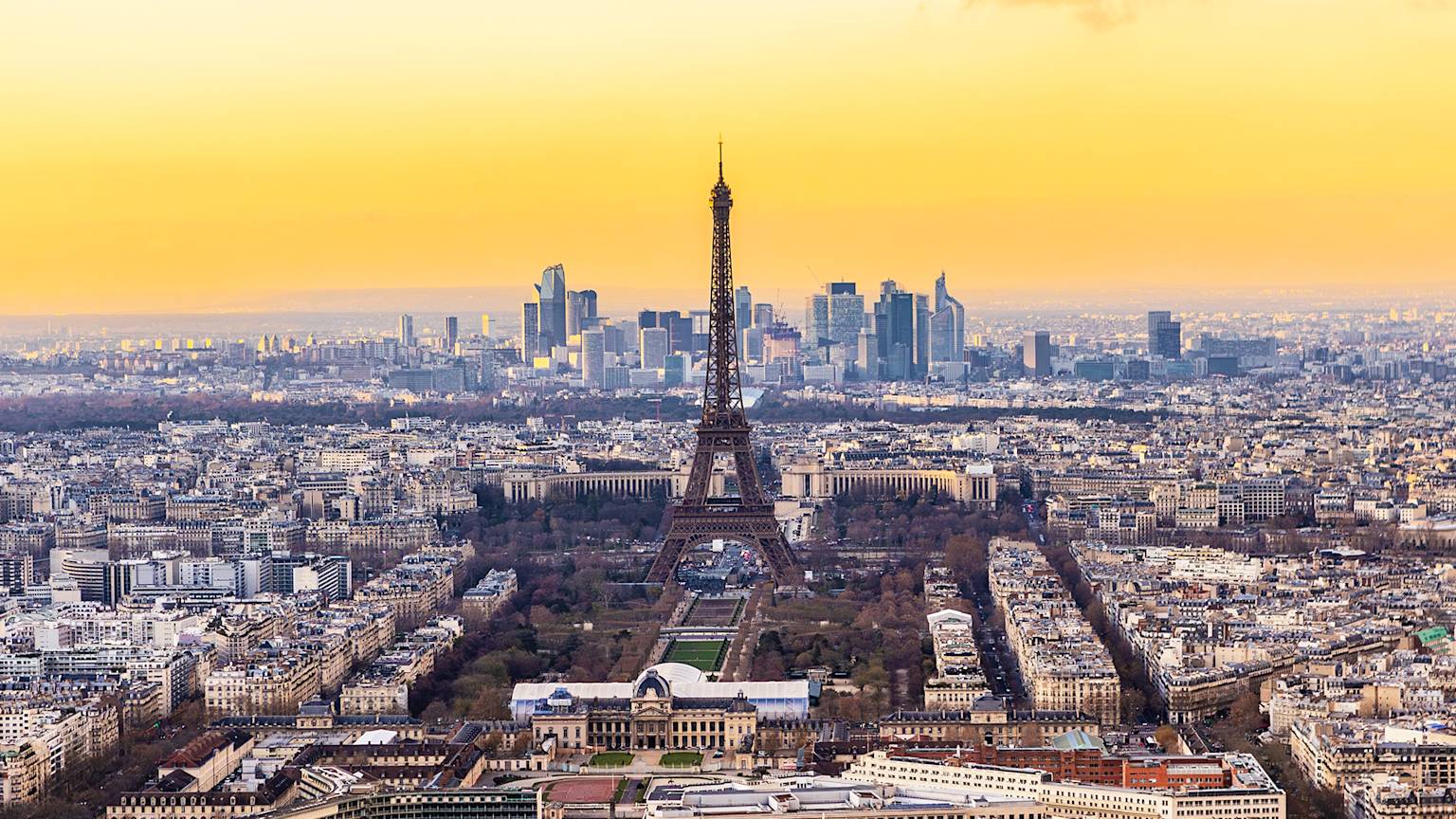 Eiffel-Tower-Paris-France-in-winter