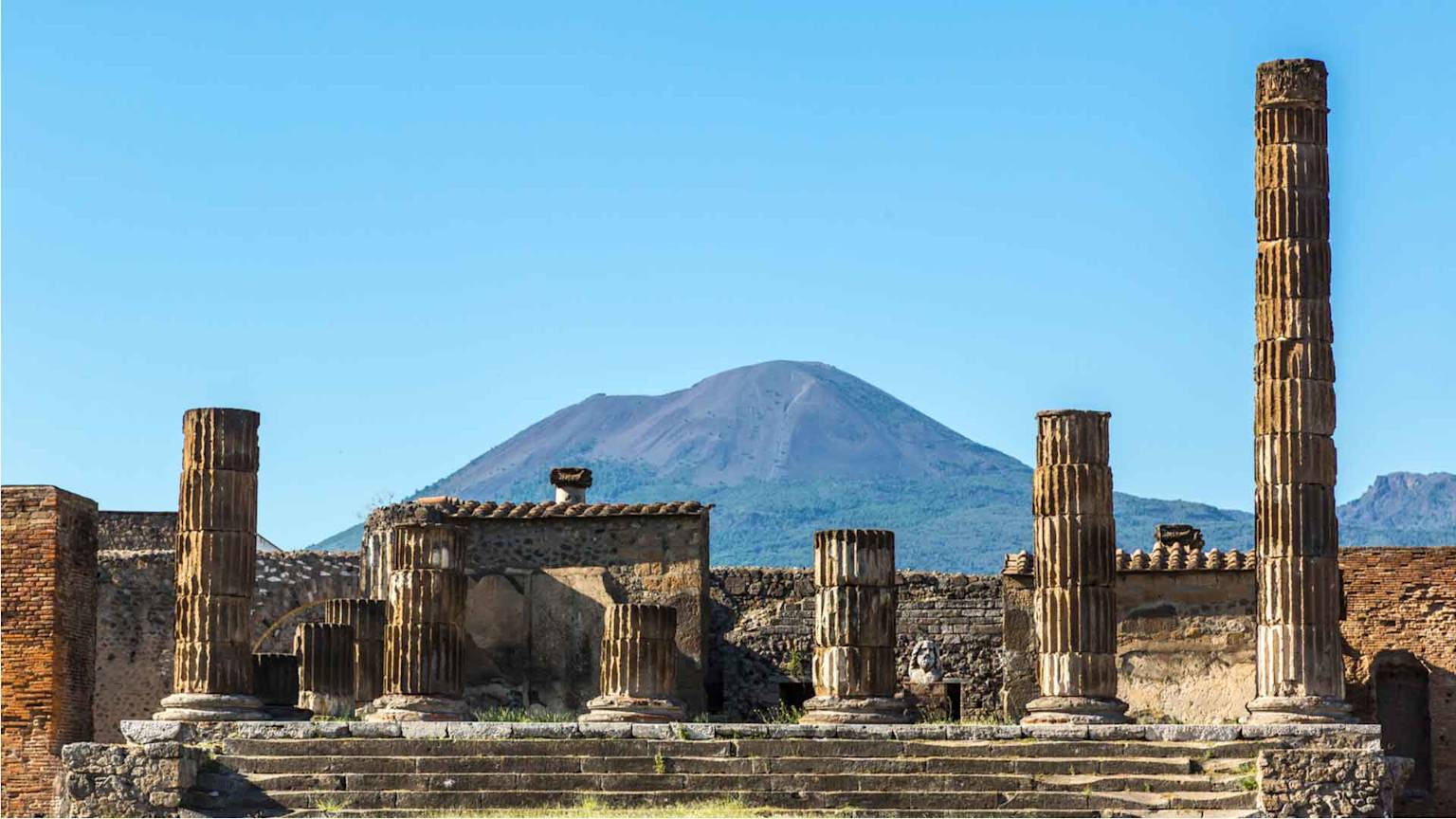 mount-vesuvius-pompeii-italian-delights