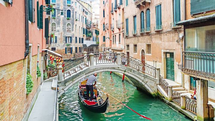 Venice-Italy-gondola-under-the-bridge-swiper-hero-gallery