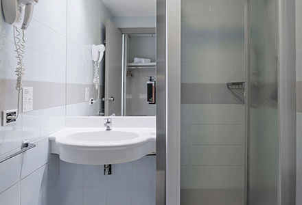 BB-hotel-bolgona-bathroom