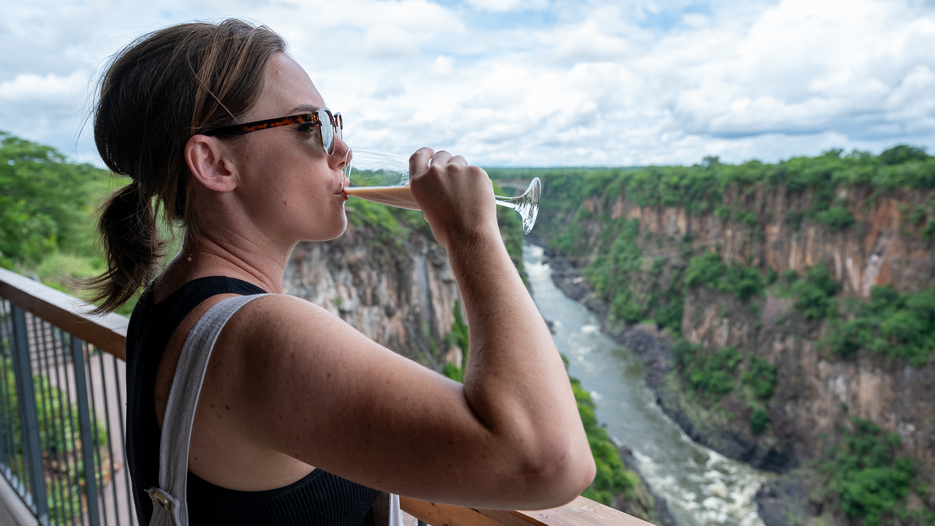 lookout-cafe-victoria-falls-zimbabwe-gorge-view