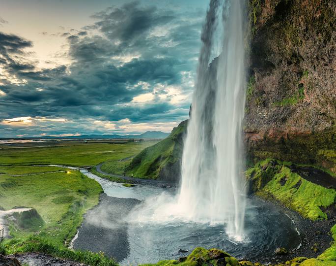 visit-the-iconic-seljalandsfoss-waterfall-included-experience