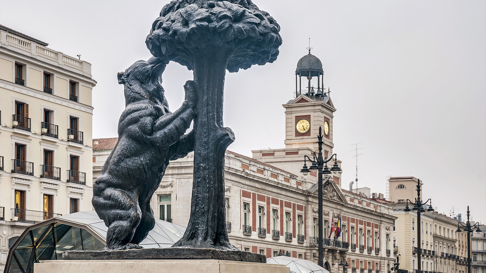 Madrid-Spain-bear-and-the-strawberry-tree