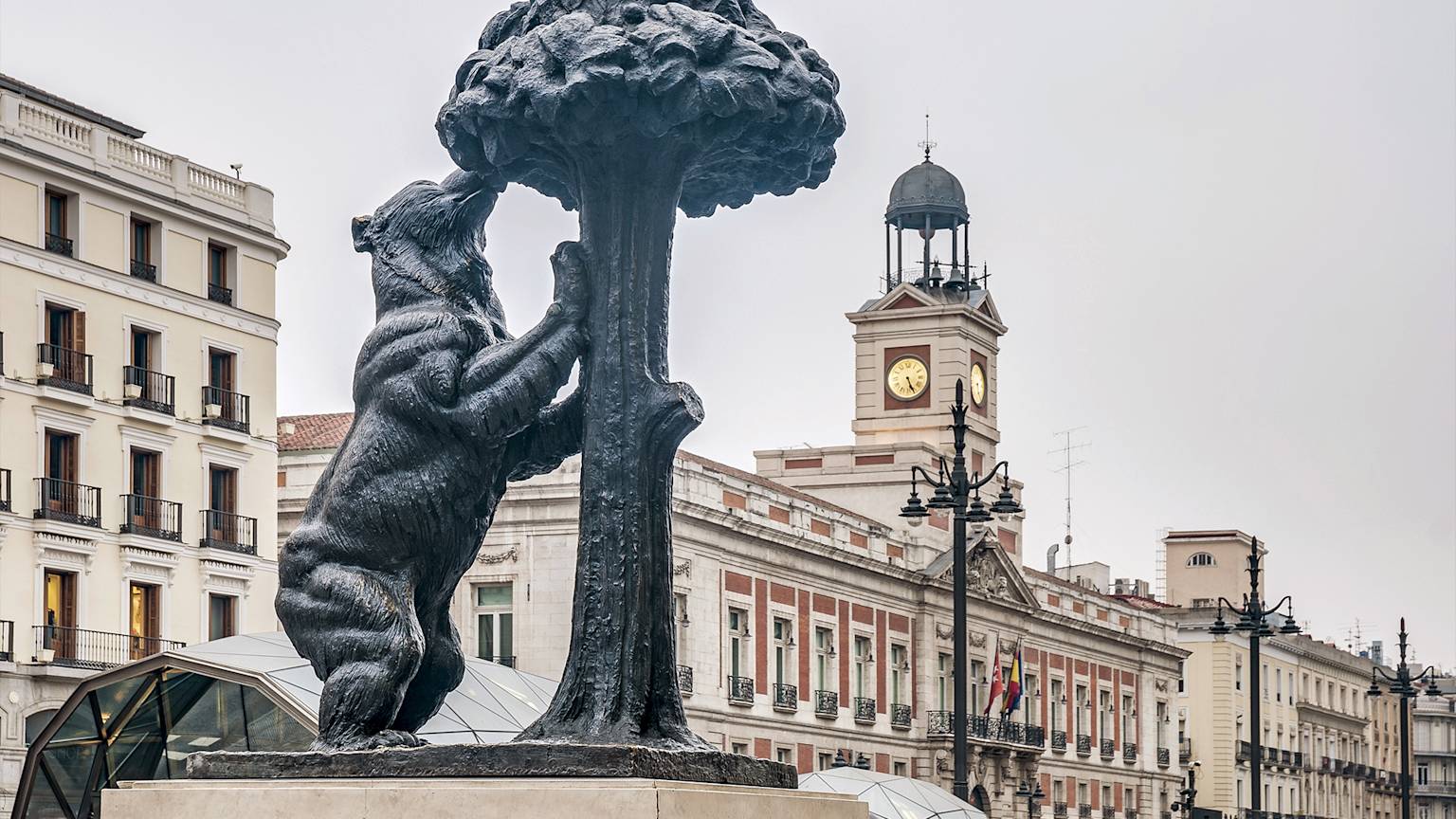 Madrid-Spain-bear-and-the-strawberry-tree