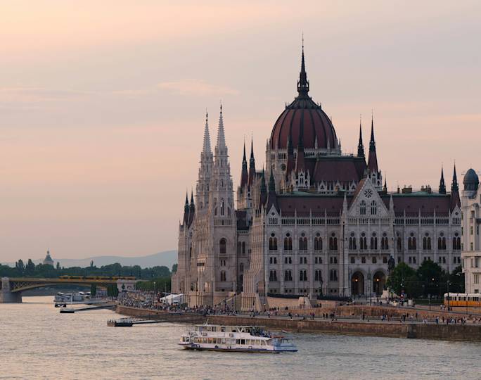 driving-tour-of-budapest-experience