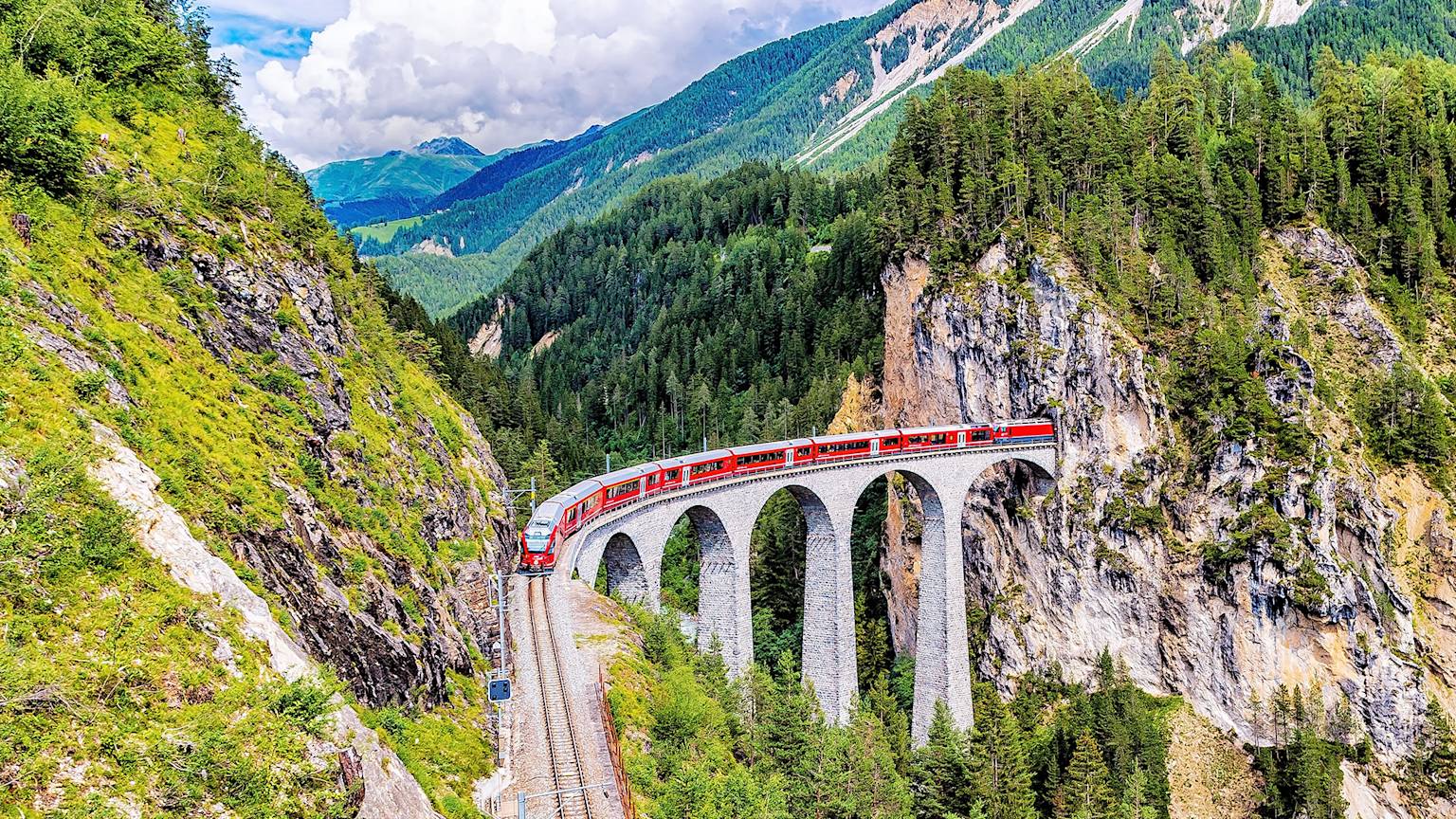 landwasser-railway-viaduct-switzerland-swiper-hero-gallery